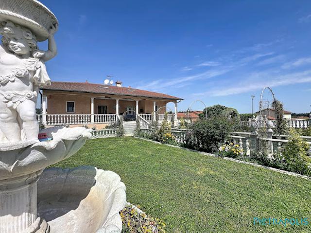 Vente Maison 7 pièces 233 m2 Commelle Vernay
