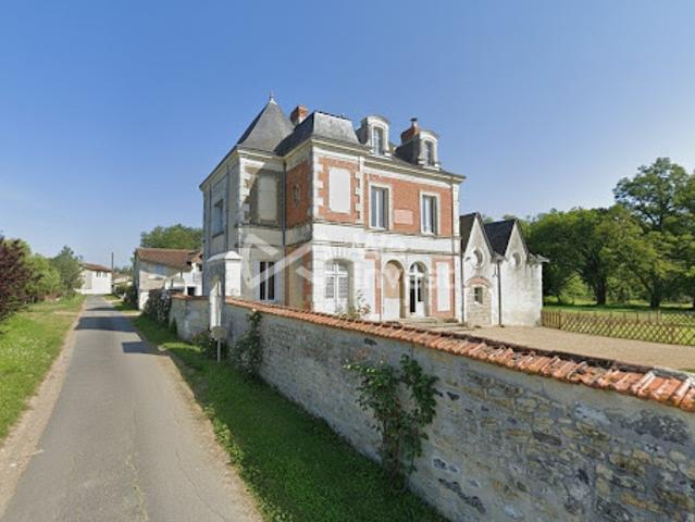 Vente Maison 7 pièces 245 m2 Chinon
