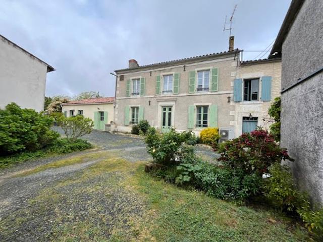 Vente Maison 7 pièces 245 m2 Saint Hilaire la Palud