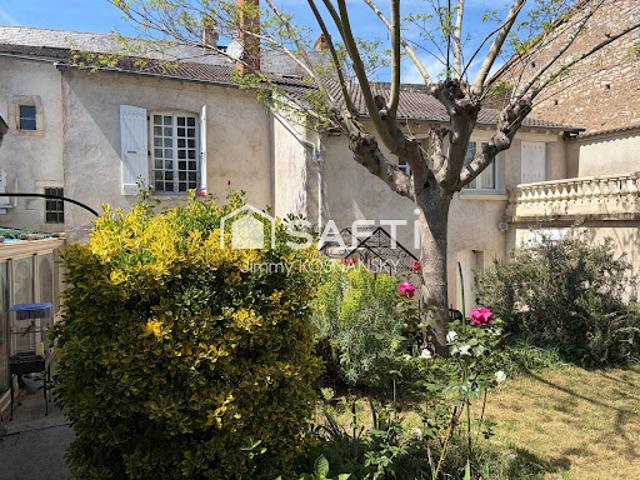 Vente Maison 7 pièces 247 m2 Montmorillon