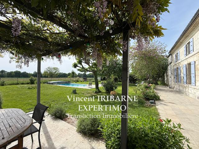 Vente Maison 7 pièces 248 m2 Saintes
