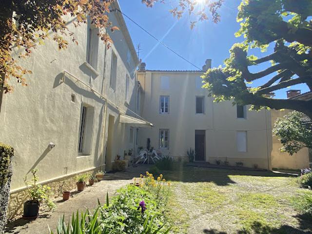 Vente Maison 7 pièces 242 m2 Angouleme