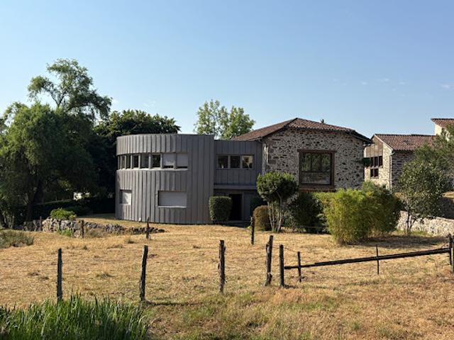 Vente Maison 7 pièces 243.4 m2 Saint Etienne de Maurs