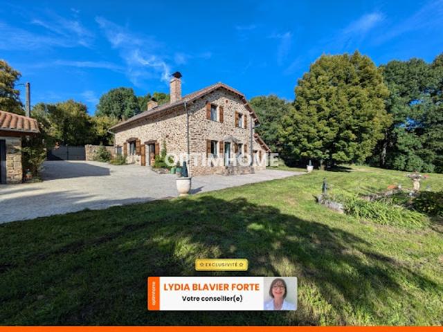 Vente Maison 7 pièces 250 m2 Neuvic Entier