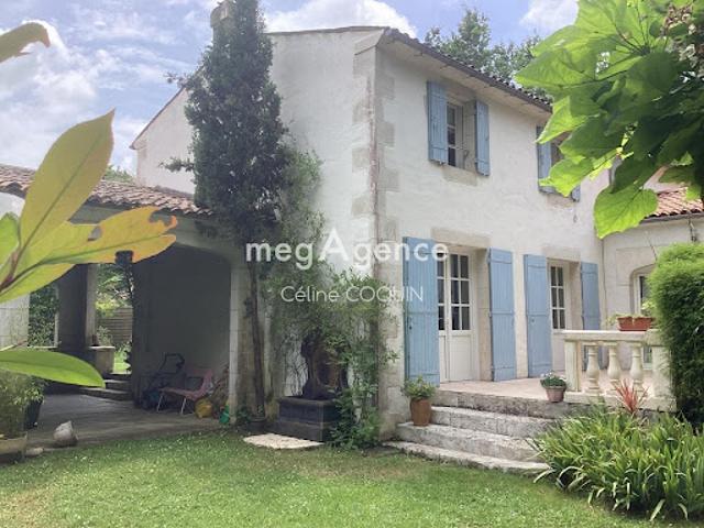 Vente Maison 7 pièces 250 m2 Jonzac