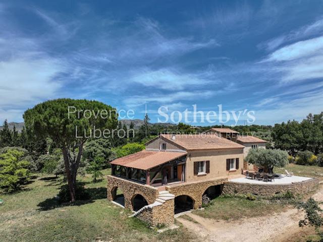 Vente Maison 7 pièces 250 m2 Saint Hippolyte le Graveyron