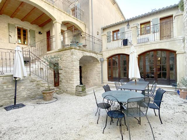 Vente Maison 7 pièces 250 m2 Uzès