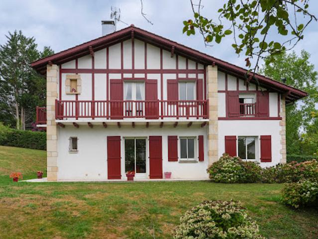 Vente Maison 7 pièces 264 m2 Saint Pée sur Nivelle