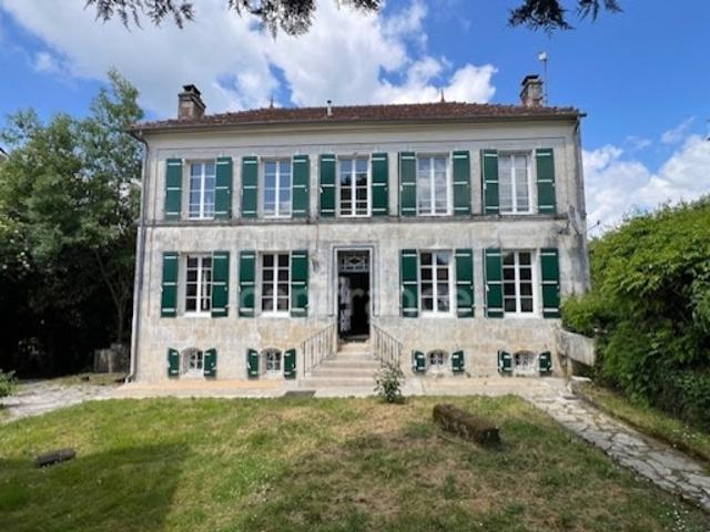 Vente Maison 7 pièces 260 m2 Bussac sur Charente