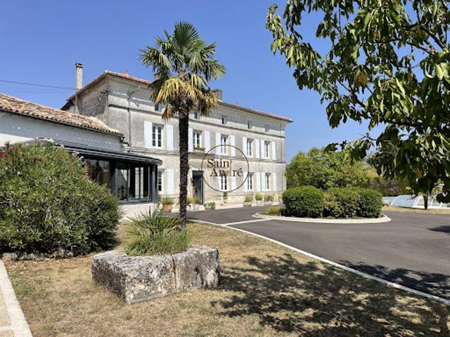 Vente Maison 7 pièces 260 m2 Hiersac
