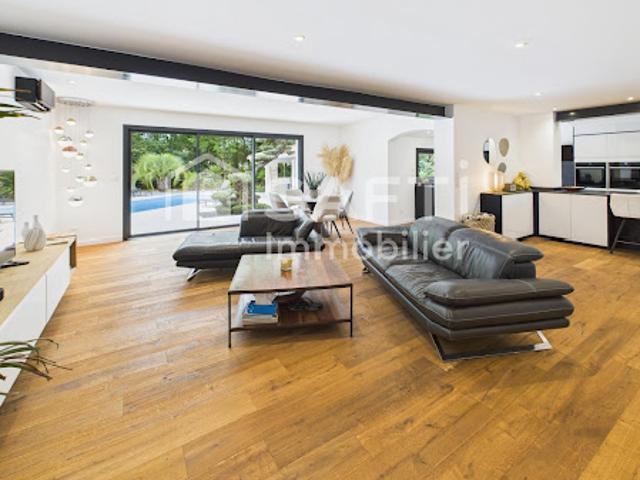 Vente Maison 7 pièces 260 m2 Saint Médard en Jalles