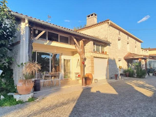 Vente Maison 7 pièces 260 m2 Saint Romain le Noble