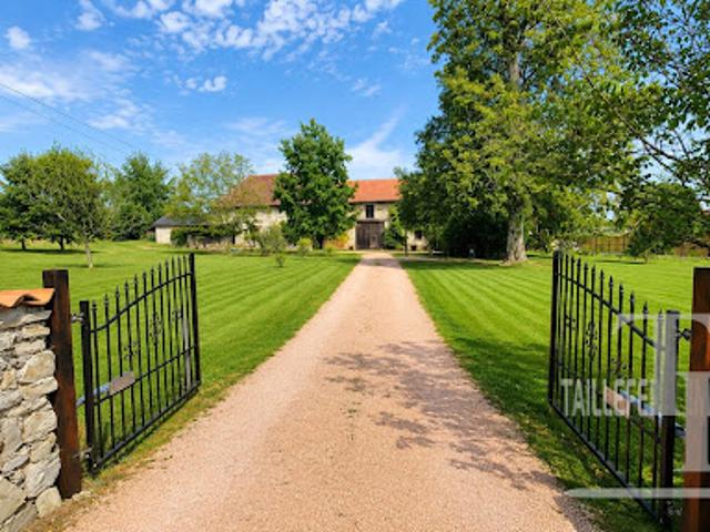Vente Maison 7 pièces 260 m2 Saint Saud Lacoussière