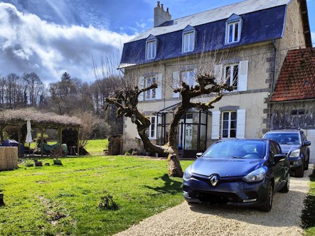 Vente Maison 7 pièces 281 m2 Saint Victor en Marche