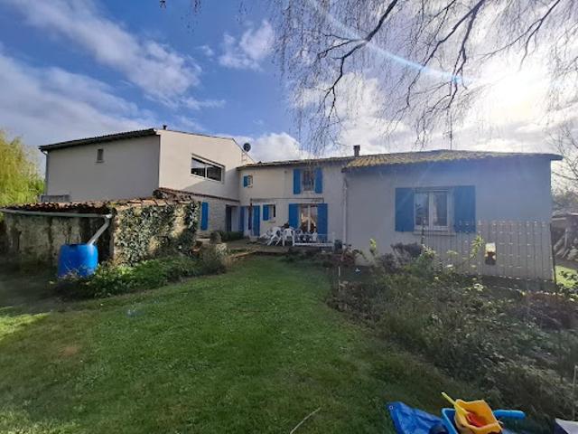 Vente Maison 7 pièces 290 m2 Meursac
