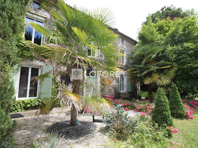 Vente Maison 7 pièces 304 m2 Nontron