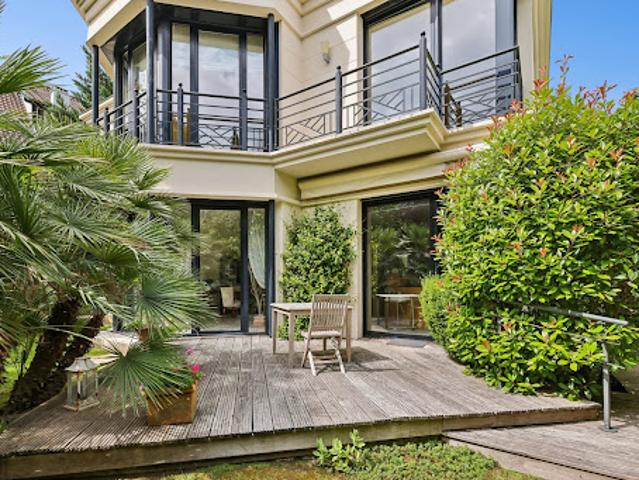 Vente Maison 7 pièces 300 m2 La Varenne Saint Hilaire