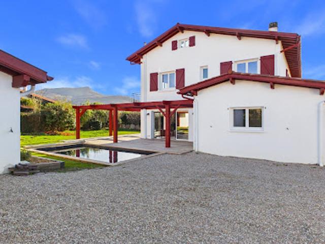 Vente Maison 9 pièces 325 m2 Ascain