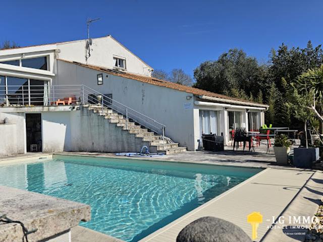 Vente Maison 7 pièces 311 m2 Saint Dizant du Gua