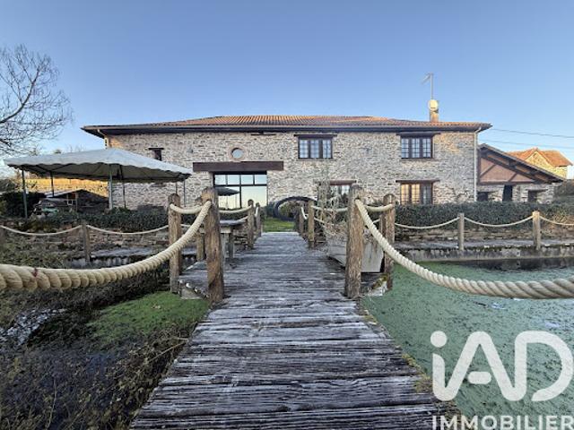 Vente Maison 7 pièces 347 m2 Saint Yrieix la Perche