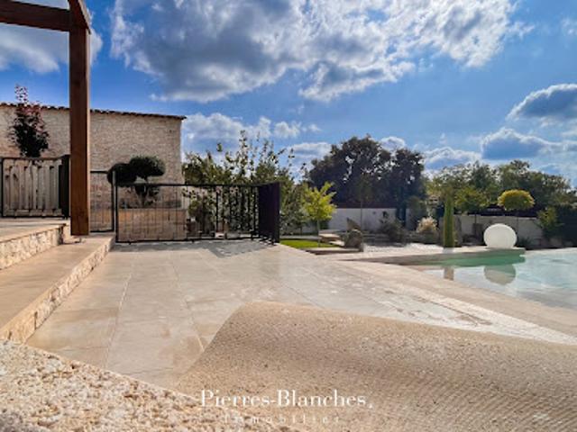 Vente Maison 7 pièces 385 m2 Nimes