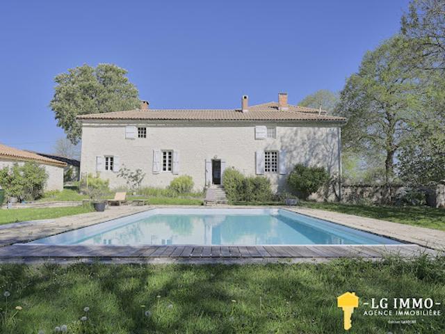 Vente Maison 8 pièces 535 m2 Saint Fort sur Gironde