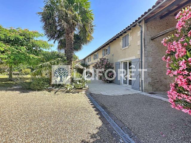 Vente maison 7 pièces Angliers 86