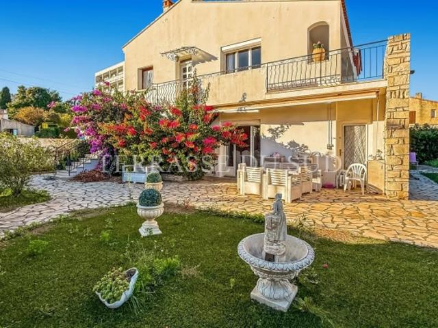 Vente Maison 7 Pièces de 192 m2 sur Parcelle de 636 m2 avec Terrasse Vue MER, Jardin, Garage, Dépendances Quartier Les Crêtes 13600 La Ciotat