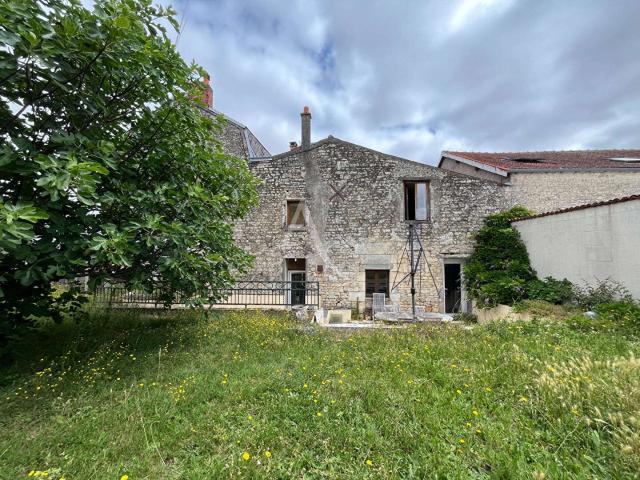 Vente maison 7 pièces Fontenay le Comte 85