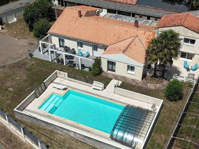 Vente maison 7 pièces Le Champ Saint Père 85