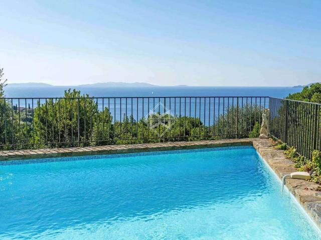 Vente maison 7 pièces Le Lavandou 83
