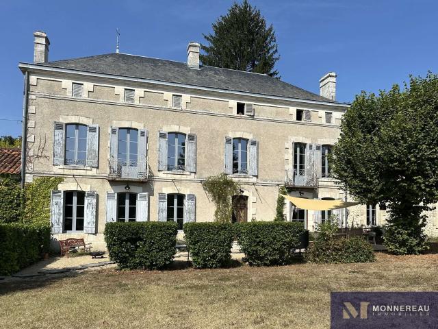 Vente maison 7 pièces Montguyon 17