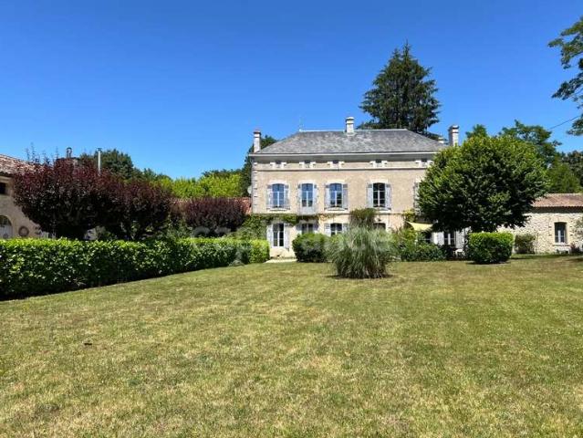 Vente maison 7 pièces Montguyon 17