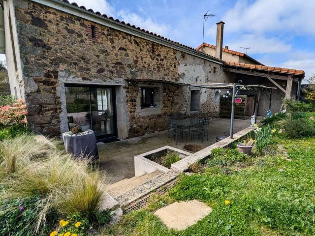 Vente maison 7 pièces Saint Amand sur Sèvre 79