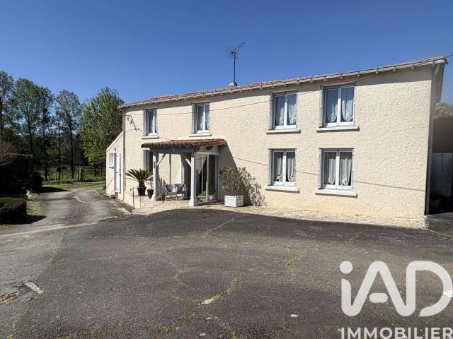Vente maison 7 pièces Saint Hilaire de Voust 85