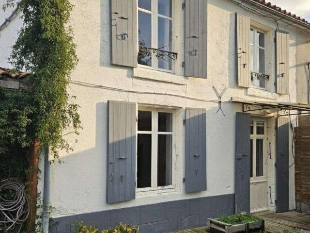 Vente maison 7 pièces Saint Hilaire la Palud 79