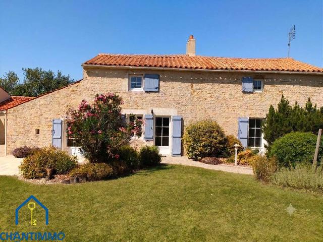 Vente maison 7 pièces Sainte Hermine 85