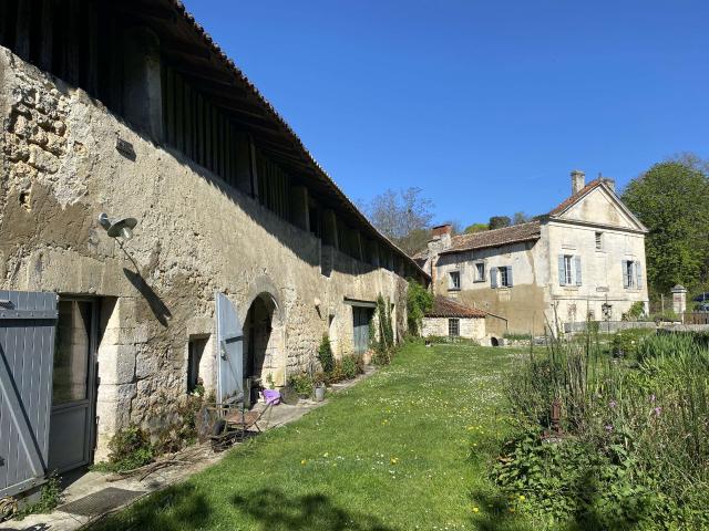 Vente maison 7 pièces Puymoyen 16