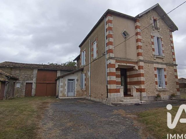 Vente maison 7 pièces Vançais 79