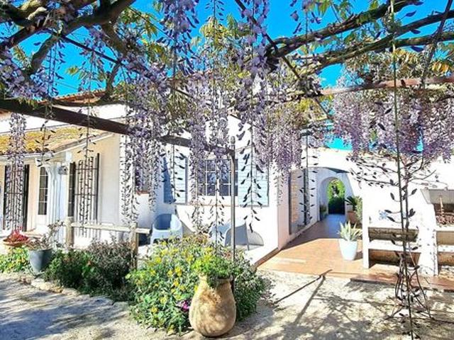 Vente | Maison | 7p | 3ch | 170.00 m² | Saintes Maries de la Mer | Terrasse · Jardin