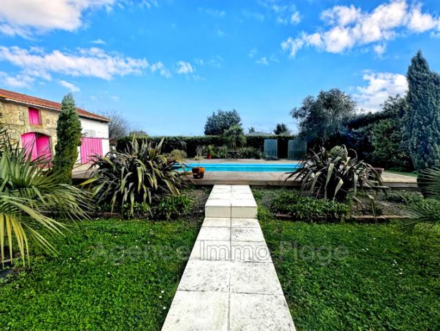 Belle bâtisse de plain pied, 3 chambres, terrasse d'été, pisci