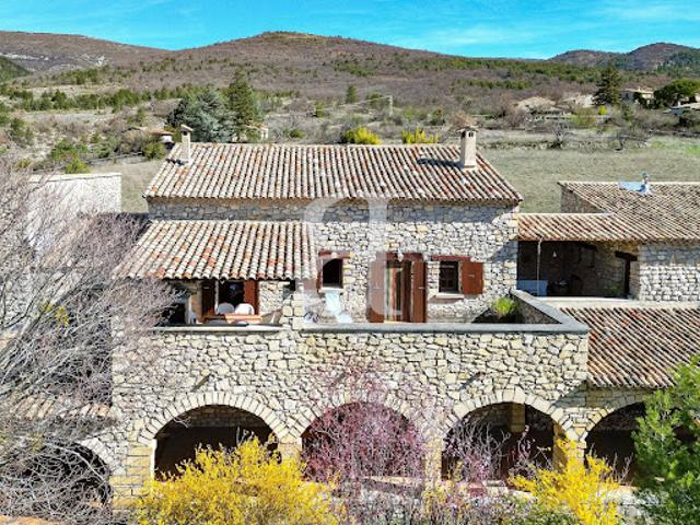 Vente Mas 4 pièces 111 m2 Montguers