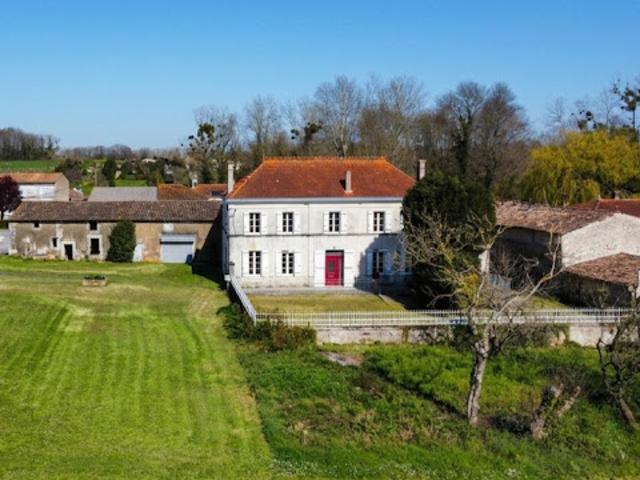 Vente Maison 4 pièces 135 m2 Saint Fort sur Gironde