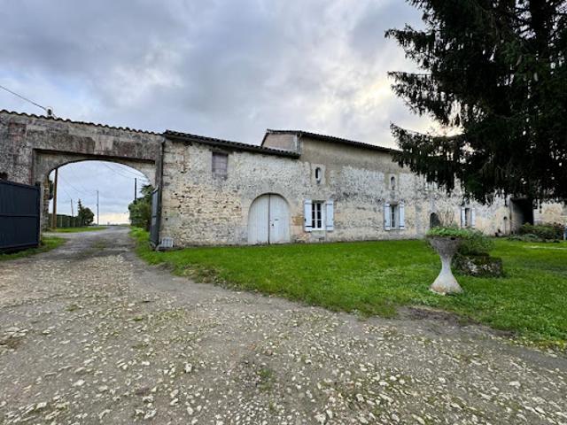 Vente Maison 4 pièces 157 m2 Saint Germain de Lusignan