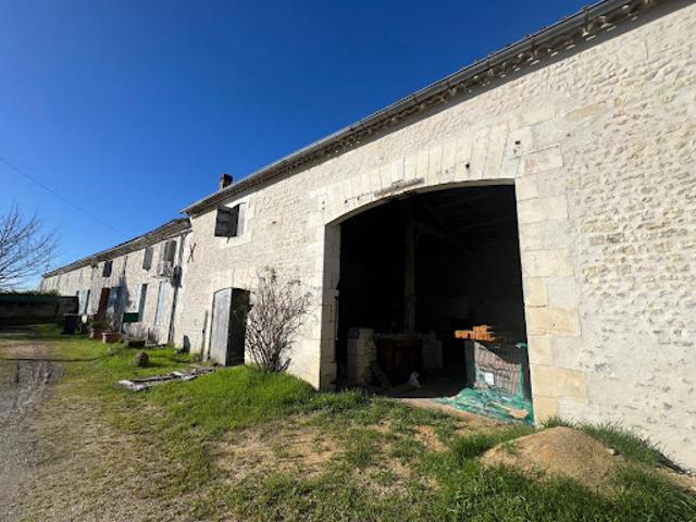 Vente Maison 4 pièces 194 m2 Chenac Saint Seurin d'Uzet