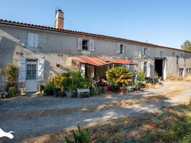 Vente Maison 4 pièces 196 m2 Montguyon
