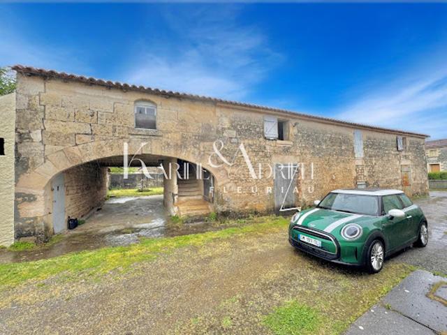 Vente Maison 4 pièces 284 m2 Saint Martin de Fraigneau