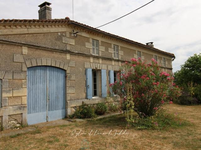 Vente Maison 4 pièces 320 m2 Montendre
