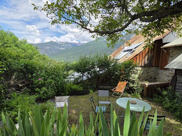 Vente Maison 4 pièces 75 m2 Saint Martin de Queyrières