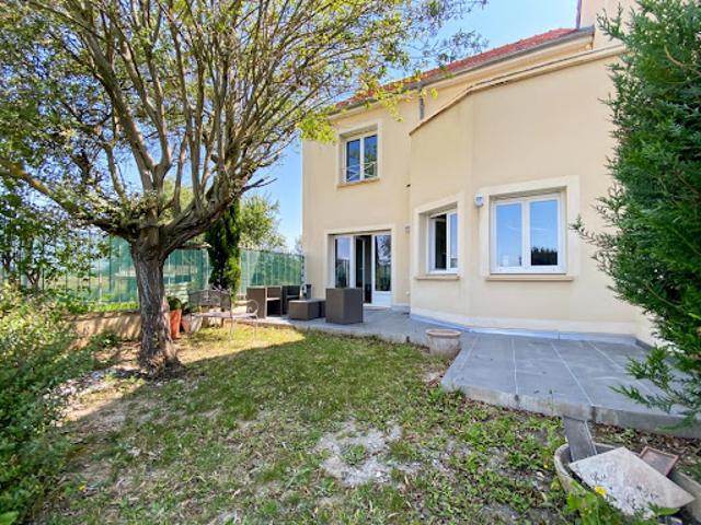 Vente Maison 4 pièces 78 m2 Saint Cyr l'Ecole